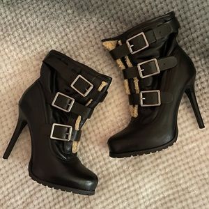 VERA WANG sherpa lined ankle boots